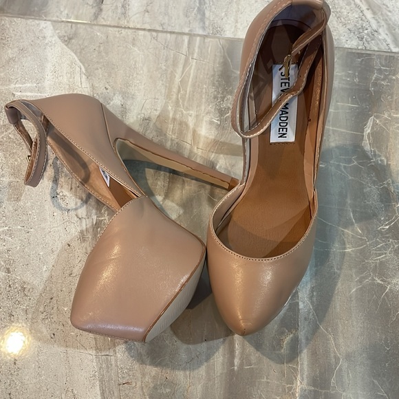 Steve Madden - Picture 2 of 6